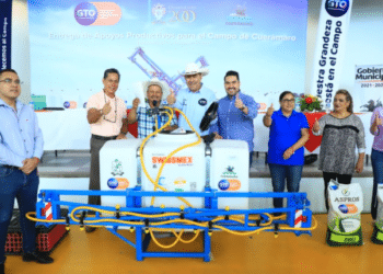 Entregan SDAyR y Municipio apoyos para el campo de Cuerámaro