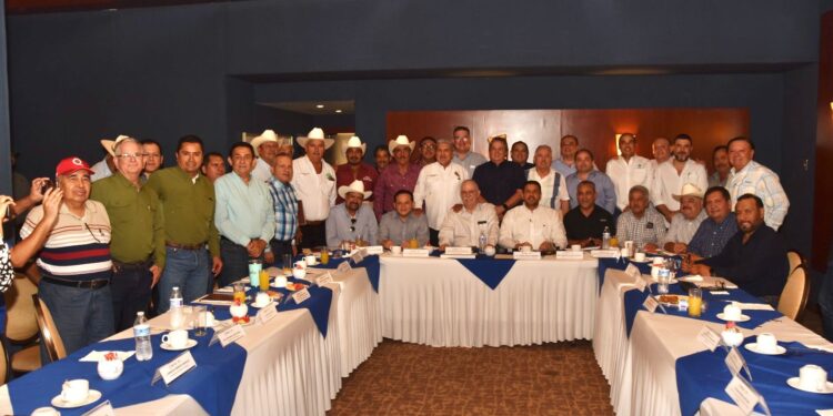 Genera una gran expectativa encuentro del Dr. Julio Berdegué Sacristán e Ismael Bello Esquivel, con líderes  y productores agrícolas