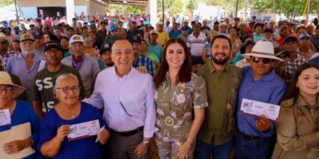 Entregan tarjetas del programa Bienpesca a pescadoras y pescadores de El Colorado, Ahome