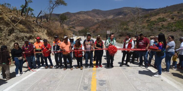Fortalece gobierno del estado la conectividad en Eduardo Neri con nuevo camino artesanal