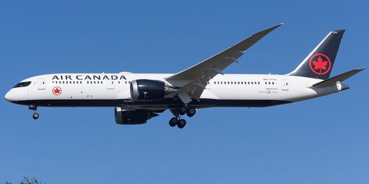 Fortalece Sinaloa su conectividad aérea internacional