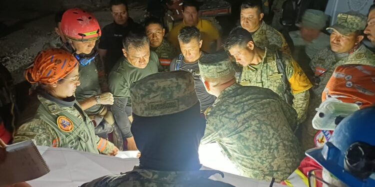 Continúan labores de rescate en la mina Santa Fe, Sinaloa