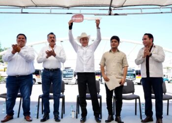 El Gobernador Durazo refuerza transporte y salud en Cajeme con nuevos camiones y arranque de Semana Nacional de Vacunación