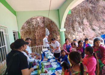 La Secretaría de Salud acerca servicios médicos y acciones preventivas a comunidades de Cochoapa el Grande