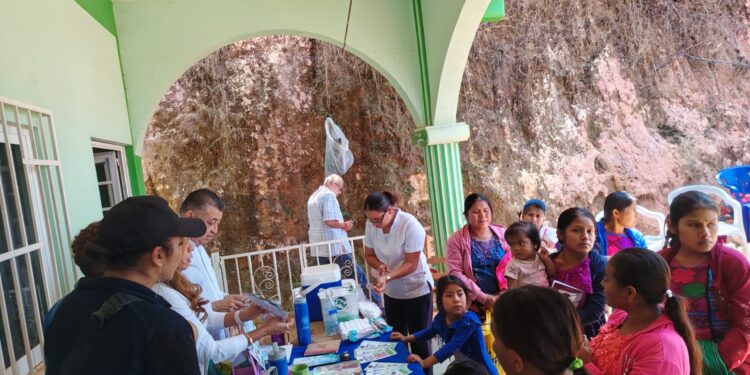 La Secretaría de Salud acerca servicios médicos y acciones preventivas a comunidades de Cochoapa el Grande