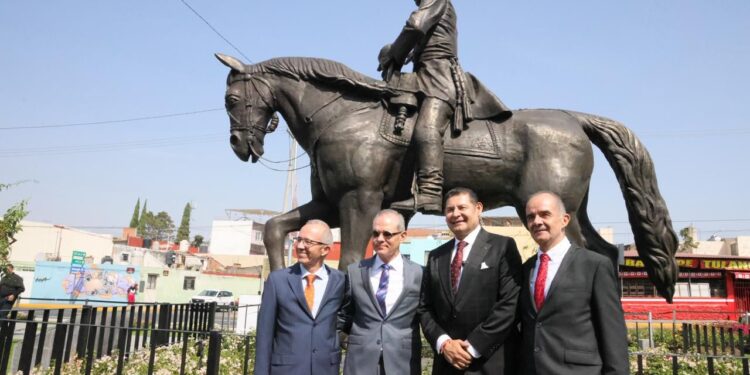 Rehabilita gobierno del estado de Puebla el arco de loreto y devela escultura de Ignacio Zaragoza