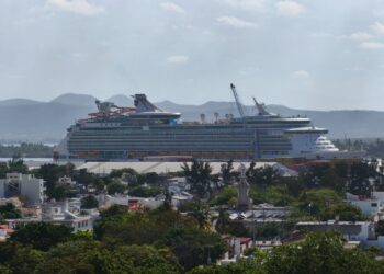 Llega a Mazatlán el «Navigator Of The Seas», el primer crucero del mes de mayo