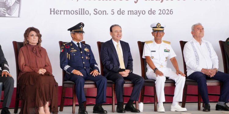 El Gobernador Durazo encabeza toma de protesta de Bandera del Servicio Militar Nacional con llamado de defensa a la soberanía