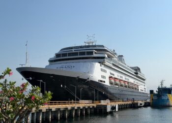 Arriba crucero Volendam a Manzanillo; fortalece la llegada de turismo internacional al destino colimense