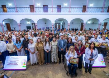 Entrega gobernadora Yeraldine kits de estimulación temprana para la prueba EDI al sector salud