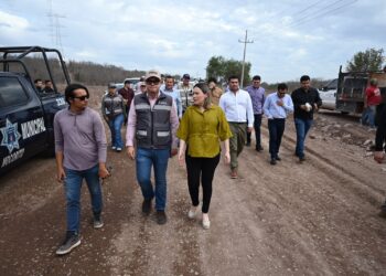 Supervisa Gobernadora Yeraldine construcción de carretera en Mocorito