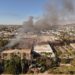 Continúan labores de atención y control tras incendio en plaza comercial de Los Mochis