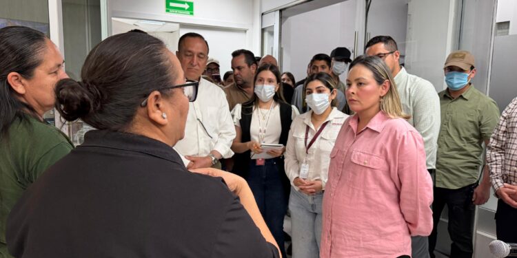 Gobernadora Yeraldine sostiene acercamiento con familiares de víctimas de incendio en Los Mochis