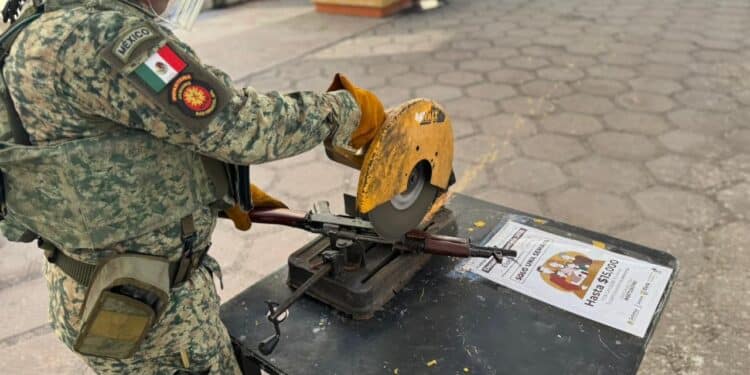 Familias siguen canjeando armas en Desarme Voluntario