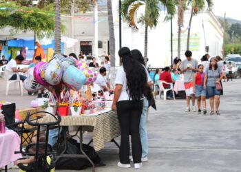 Administración de Indira Vizcaíno impulsa talento juvenil con Mercadito Joven en Minatitlán