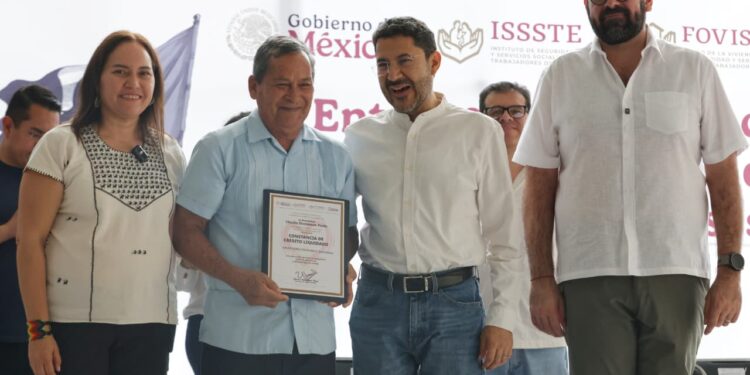 Beneficia Martí Batres a 324 personas acreditadas de FOVISSSTE con constancia de finiquito en Tabasco