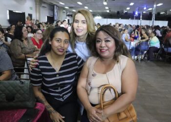 Celebra Marcela Maval a más de 600 mamás en Nogales