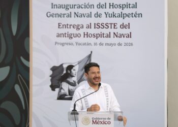 Recibe Martí Batres donación de antiguo Hospital Naval para brindar servicios médicos del ISSSTE en Yucatán