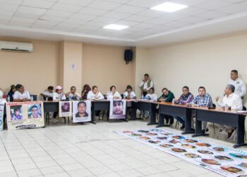 Fiscal General del Estado de Guerrero sostiene reunión de trabajo con colectivos de familiares de personas desaparecidas
