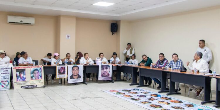 Fiscal General del Estado de Guerrero sostiene reunión de trabajo con colectivos de familiares de personas desaparecidas