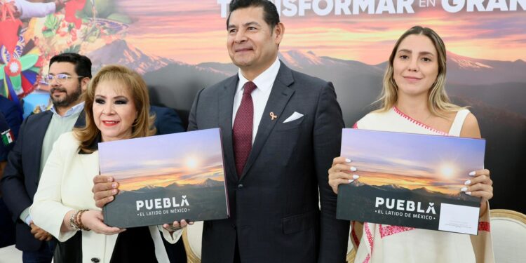Libro Puebla, el latido de México», proyecta riqueza cultural y turística del estado: Alejandro Armenta