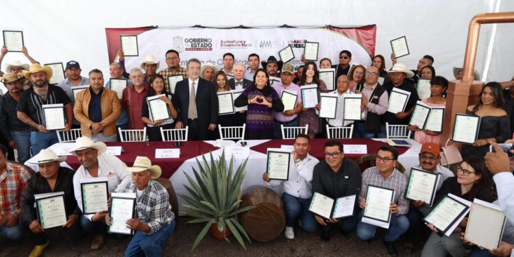 Puebla consolida liderazgo nacional en producción de mezcal con 91 medallas