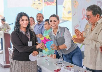 Reconoce Evelyn Salgado talento de la niñez guerrerense en concurso “Dibujando el buen gobierno de Guerrero”