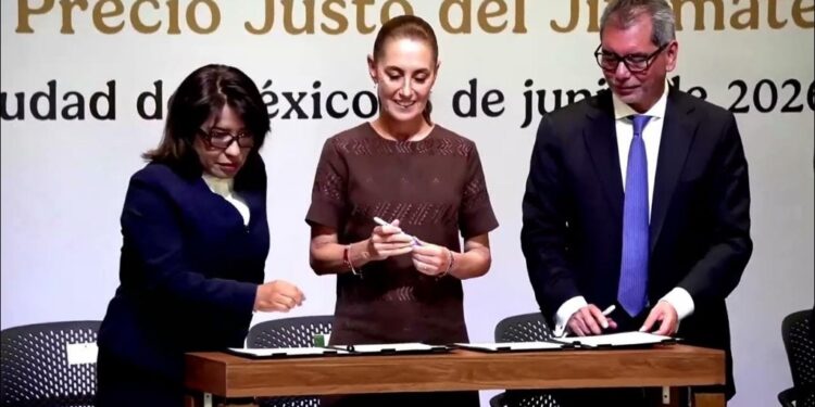 Justicia para el campo: Gobierno de México y sector privado firman Acuerdo Nacional para el precio justo del jitomate