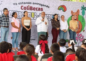 Gobierno de Indira Vizcaíno entrega ColiBecas Mochilas, Útiles y Uniformes a estudiantes de La Villa
