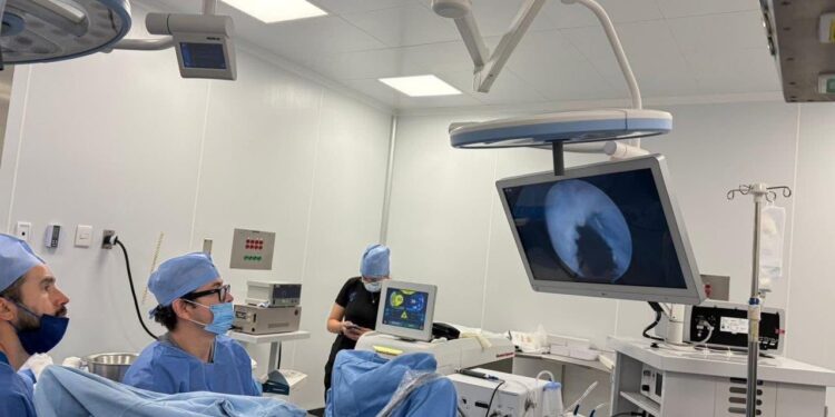 Beneficia ISSSTE a 34 pacientes en jornada de urología y cirugía robótica en el HRAE de Torreón