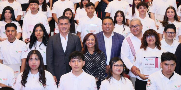 Encabeza Lorena Cuéllar graduación de 90 estudiantes del sistema educación dual del CECyTE-EMSaD
