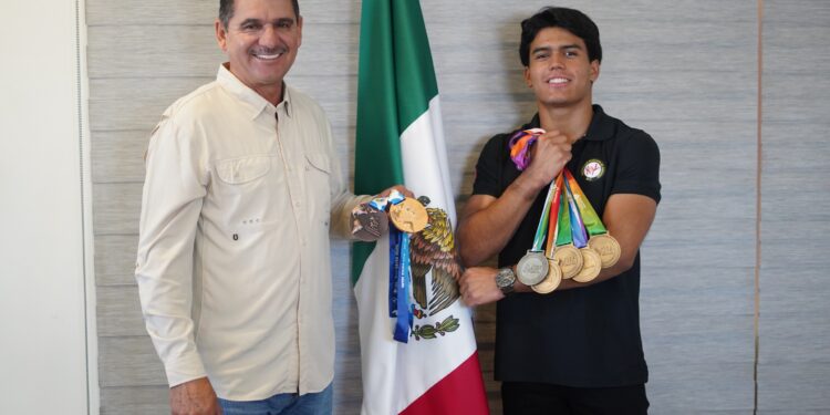 El director general del ISDE recibe Aarón Ibarra tras su éxito en Río de Janeiro 2026.