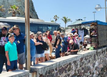 Recibe Mazatlán al “Carnival Panorama” con más de 4 mil cruceristas