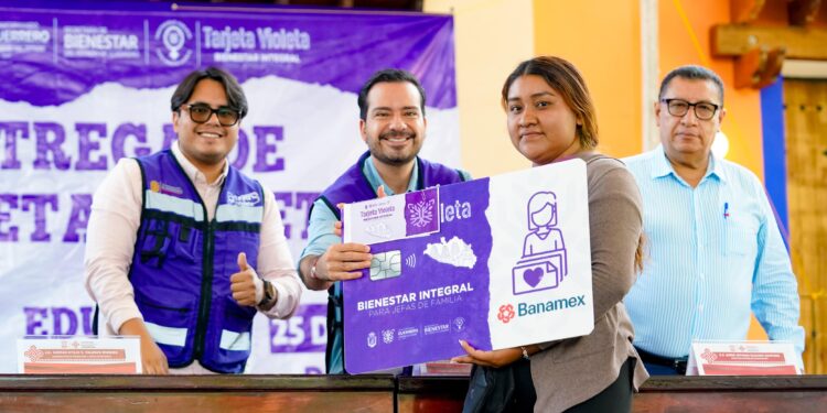 Continúa la entrega de Tarjetas Violeta en Eduardo Neri