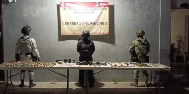 Fuerzas de seguridad realizan requisa en el CERESO de Chilpancingo; aseguran probables drogas y artículos prohibidos