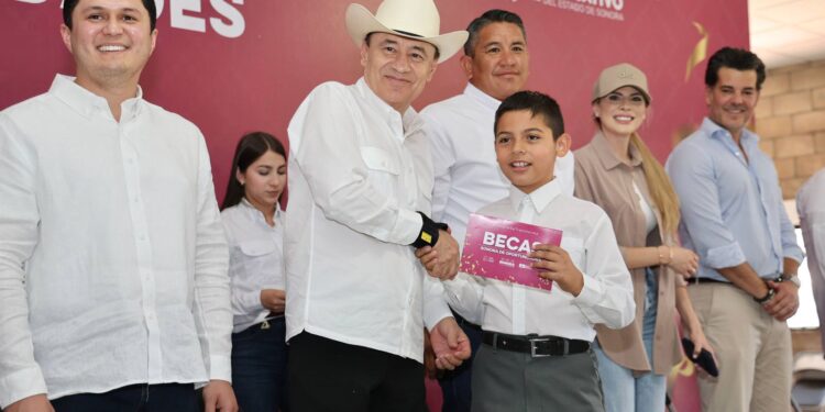 El Gobernador Durazo acerca gobierno, becas y apoyos a comunidades del noroeste de Sonora