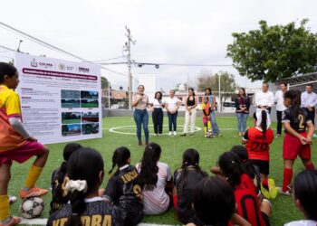 Indira Vizcaíno entregó cancha de usos múltiples en Santa Bárbara y de futbol rápido en la colonia Francisco I. Madero