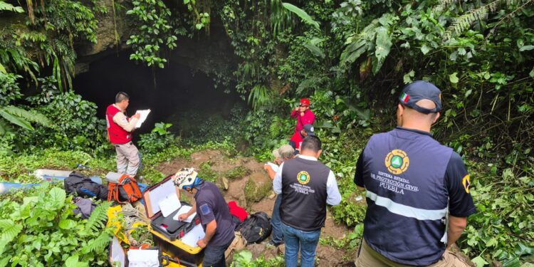 Continúan tareas de búsqueda y rescate en gruta de Cuetzalan: Protección Civil