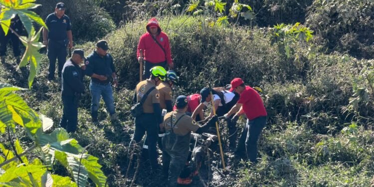 Por tercer día consecutivo se mantiene búsqueda en Gruta de Chichicazapa
