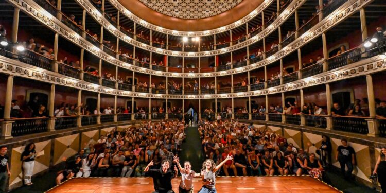 Cultura Colima logra quinto lleno consecutivo en el Teatro Hidalgo, con el Festival de Monólogos 2026
