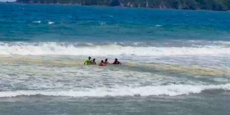 UEPC Colima y PC Manzanillo realizan doble rescate en Miramar, este domingo