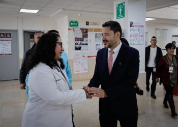 Supervisa Martí Batres quirófanos rehabilitados en el Centro de Cirugía Ambulatoria en Ciudad de México