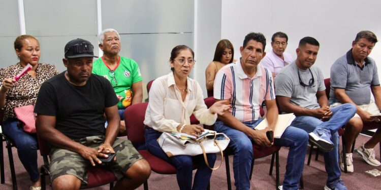 Impulsa Gobierno del Estado acciones con habitantes de Puerto Marqués para fortalecer la temporada vacacional