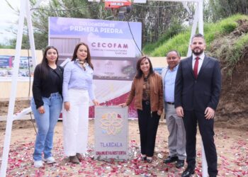 Coloca Lorena Cuéllar primera piedra del CECOFAM en ciudad judicial