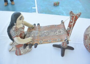 Reconocen talento y creatividad de artesanos de San Agustín Oapan con premios
