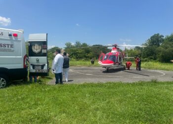ISSSTE Hidalgo logra exitoso traslado aéreo de paciente no derechohabiente desde la Huasteca