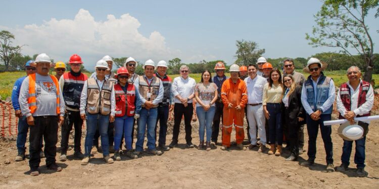 Gobernadora Indira Vizcaíno y titular de Conagua supervisaron avance de 45% en la construcción del acueducto ‘Agua para Colima’