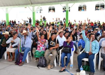 Capacitan a más de 600 autoridades comunitarias para fortalecer la construcción de 128 caminos artesanales en Guerrero
