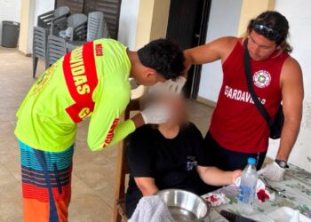 Elementos de UEPC Colima y de Manzanillo brindan atención a mujer de Mazamitla, en Miramar