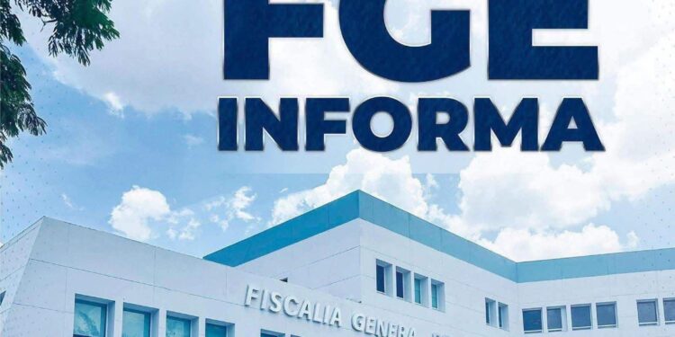 FGEGuerrero presenta ante el Ministerio Público a siete policías municipales como parte de una investigación en Isidoro Montes de Oca